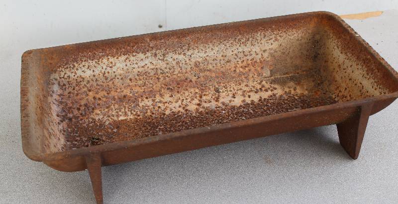 lot 4364 image: Ingot Mold - 2 ft x 1ft IA CATE CO. CEDAR FALLS IA. - CLAYHOG HOUSE EQUIRT - WOW