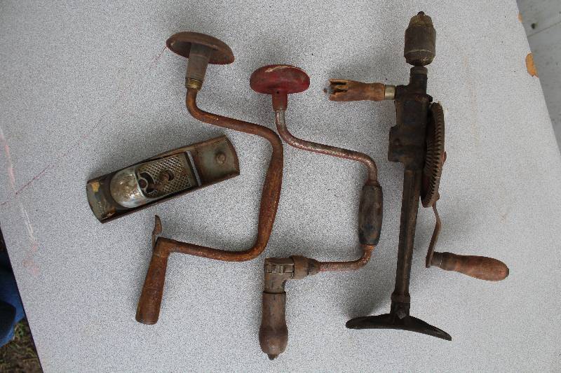 lot 4379 image: Lot of Vintage Hand Tools -  Hand Drills, 1 Brace Drill, 1 Plane - see pics