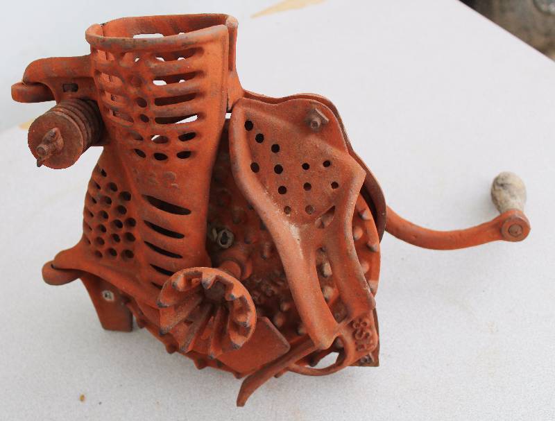 lot 4380 image: Vintage Corn Sheller - HS8 HS2 HS1 - WOW