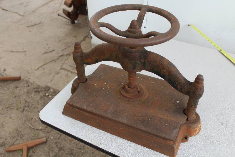 lot 4383 image: Vintage Press - MUST SEE - What a find More than 1 foot wide - COOL