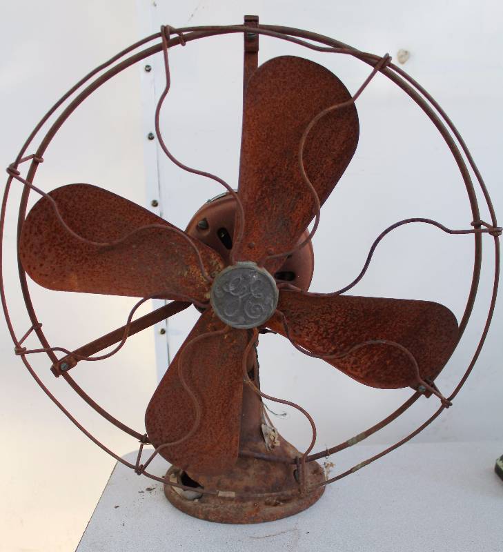 lot 4398 image: Vintage GE Fan