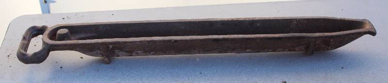 lot 4407 image: Vintage large - ingot cast iron lead casting Marcach Metal Feeder No. 12
