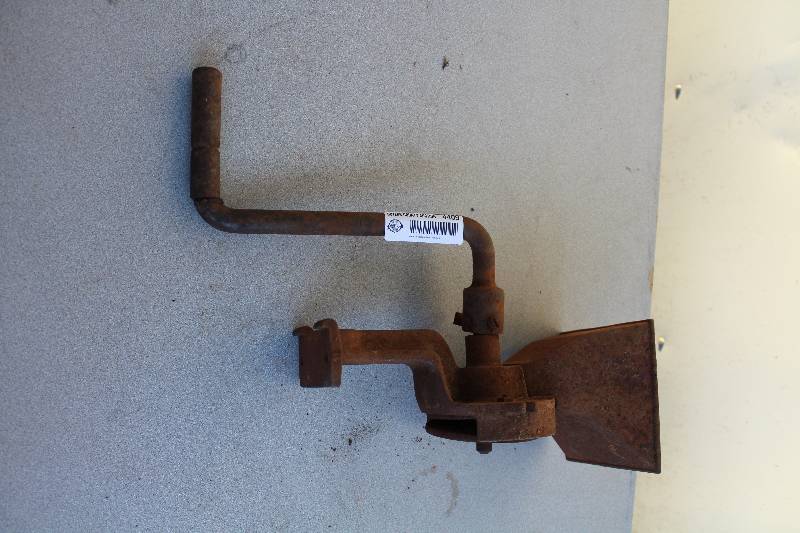 lot 4409 image: Vintage Metal Grinder - has a crack - see photos - still really neat