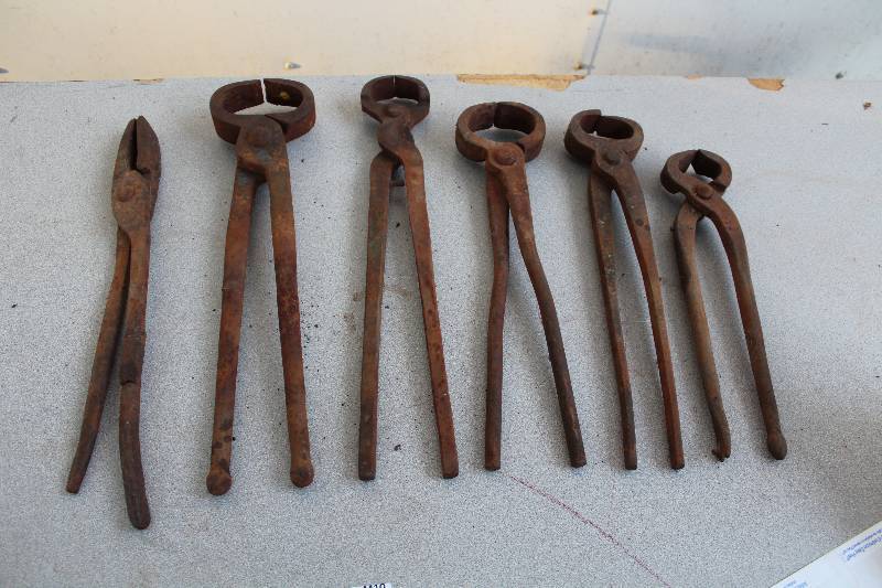 lot 4410 image: Lot of 6 - Vintage Nippers and Tongs - Blacksmithing tools