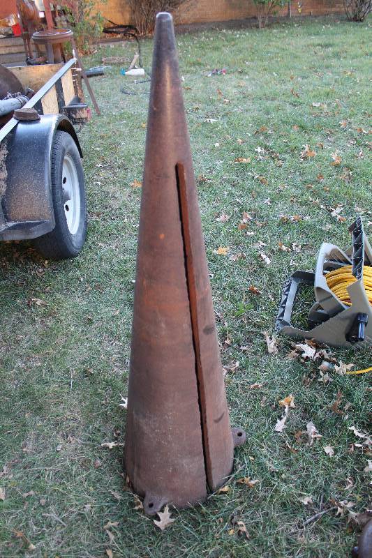 lot 4413 image: Vintage Mandrel w tong slot - 50 high x 14 diameter - WOW Rare