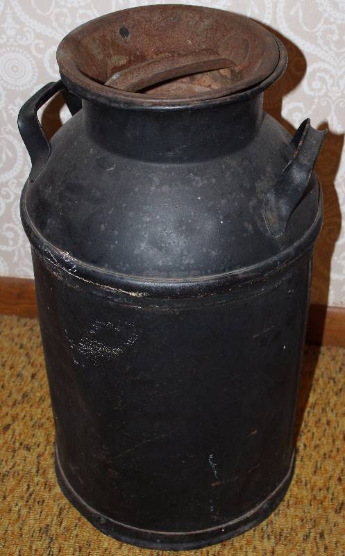 lot 4415 image: Really cool cream can - not original lid - see photos