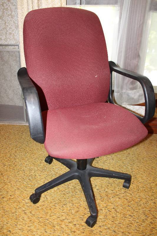 lot 4425 image: Office Chair - Adjustable Height