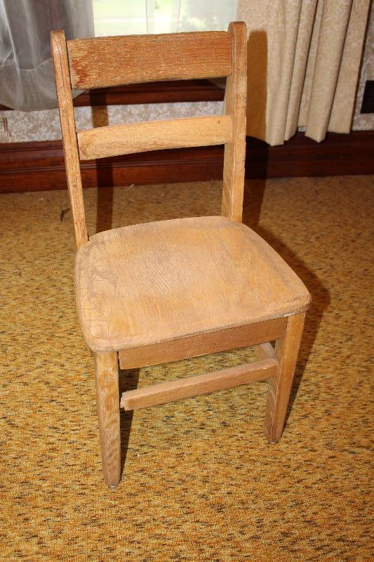 lot 4427 image: Vintage OAK School Chair - WOW