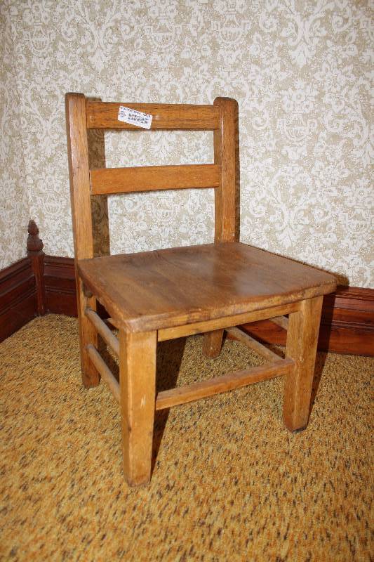 lot 4428 image: Vintage OAK School Chair - WOW