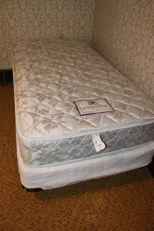 lot 4429 image: Twin Mattress Set and Hollywood Frame w carpet casters