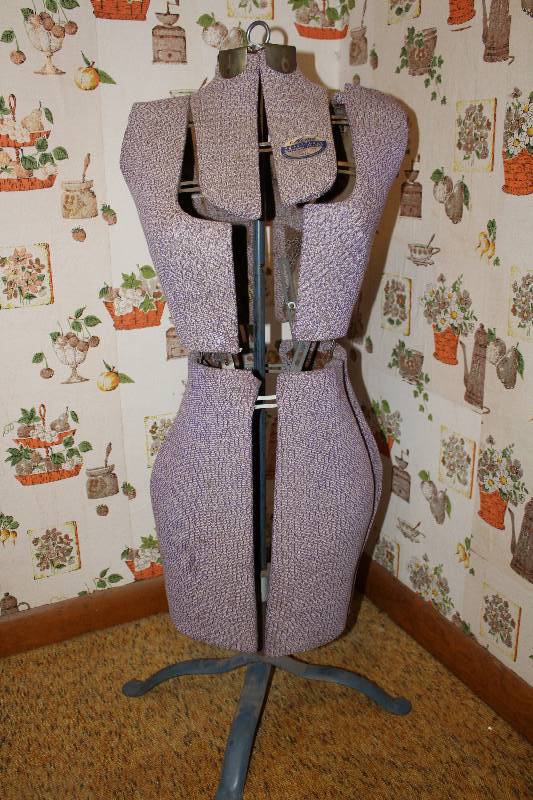 lot 4431 image: ACME Dress Form - for sewing - Adjustible - L & M - Size Jr.