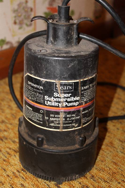 lot 4434 image: Super Submersible Utility Pump - Sump Pump - Works
