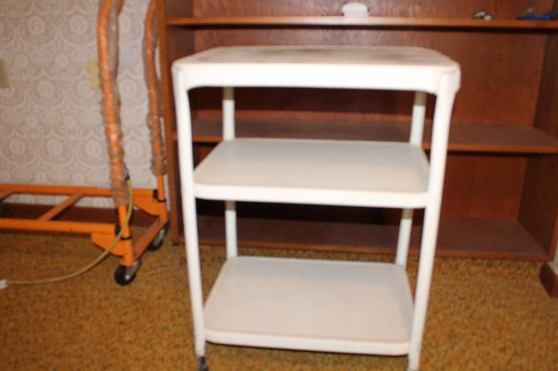 lot 4446 image: Cosco Kitchen Cart on Wheels - WOW
