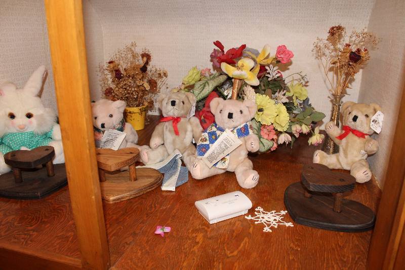 lot 4455 image: Contents of Cabinet - Bears, Flowers Heart Stands and more - see photo