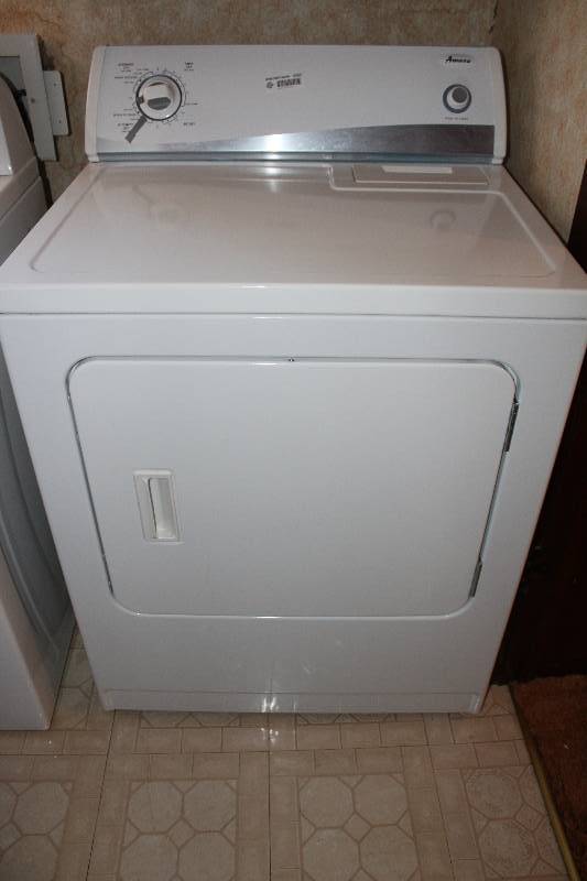 lot 4460 image: Clothes Dryer - Amana