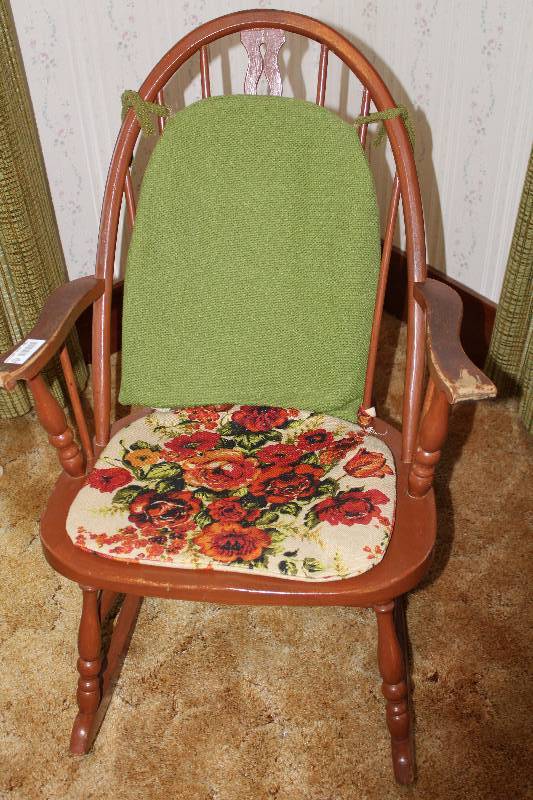 lot 4473 image: Wood Rocker - Sweet