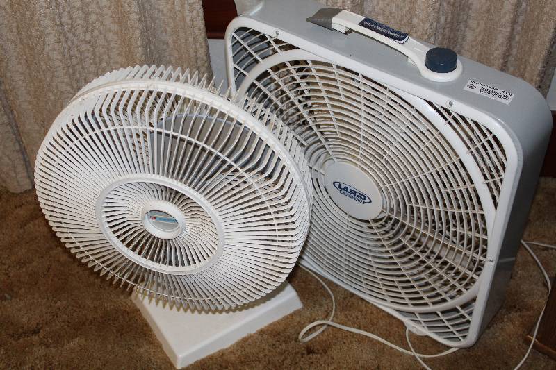 lot 4478 image: Lot of 2 Fans