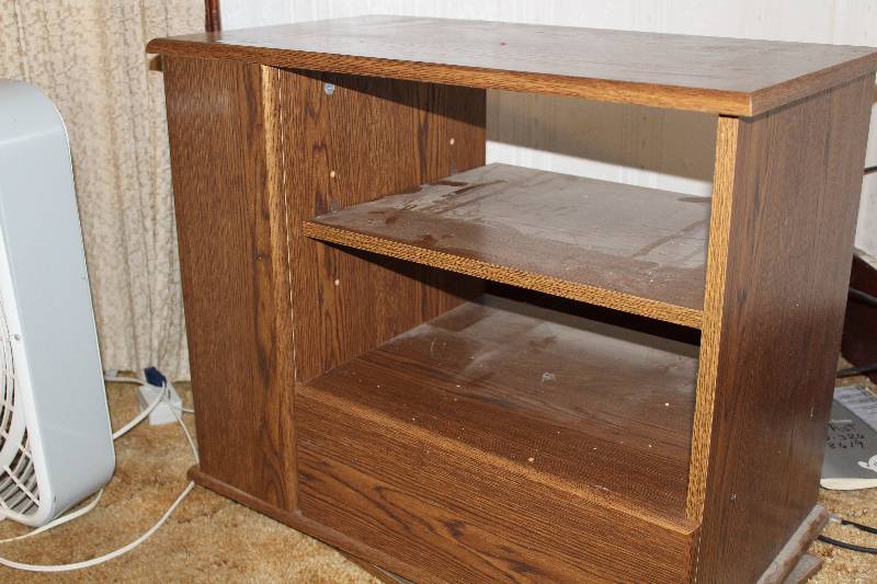 lot 4479 image: Swivel Base TV Stand - WOW