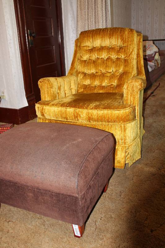 lot 4481 image: Swivel Rocker & Ottoman