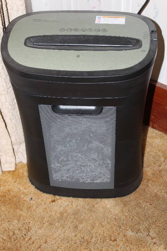 lot 4496 image: Paper Shredder ROYAL HG 12X - 12 Sheet Cross Cut - Works