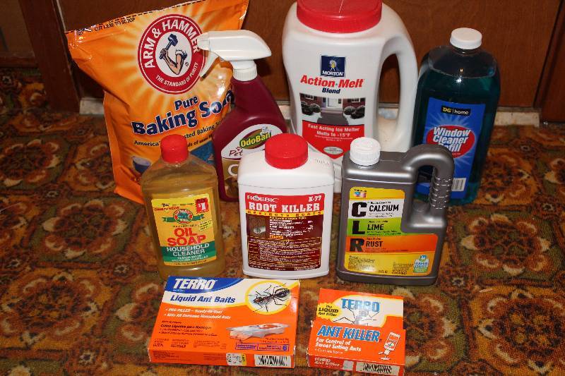 lot 4503 image: Cleaning Supplies and Ice Melt - All appear to be at least 75% full