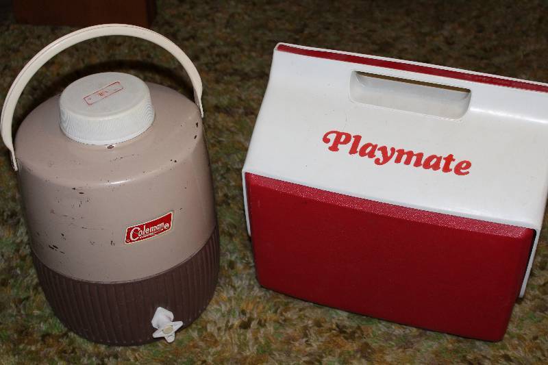 lot 4506 image: Coleman Water Jug and Playmate Igloo Lunch Cooler