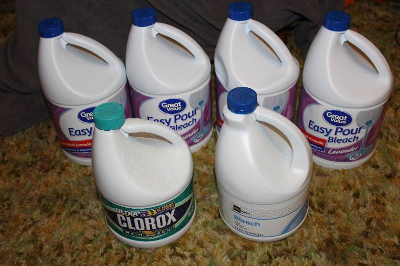 lot 4693 image: Lot of 6 Containers of Bleach (5 are full)