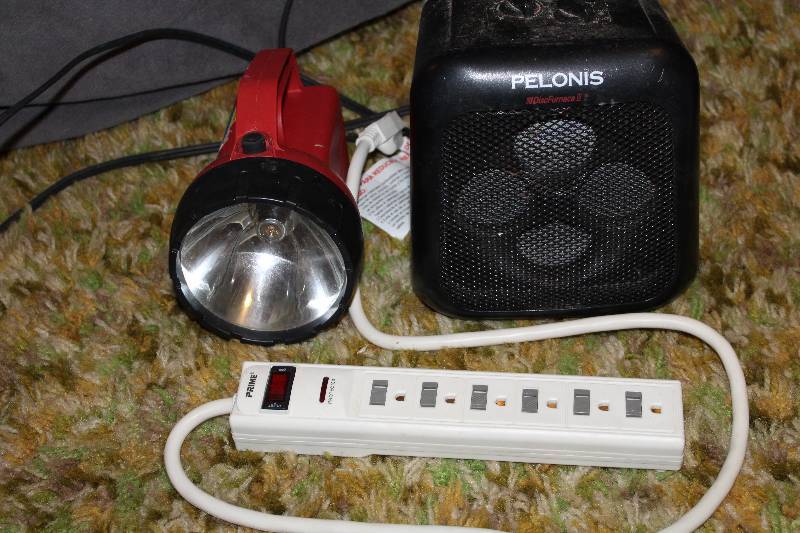 lot 4700 image: Electric Heater, Multi pug & Flashlight