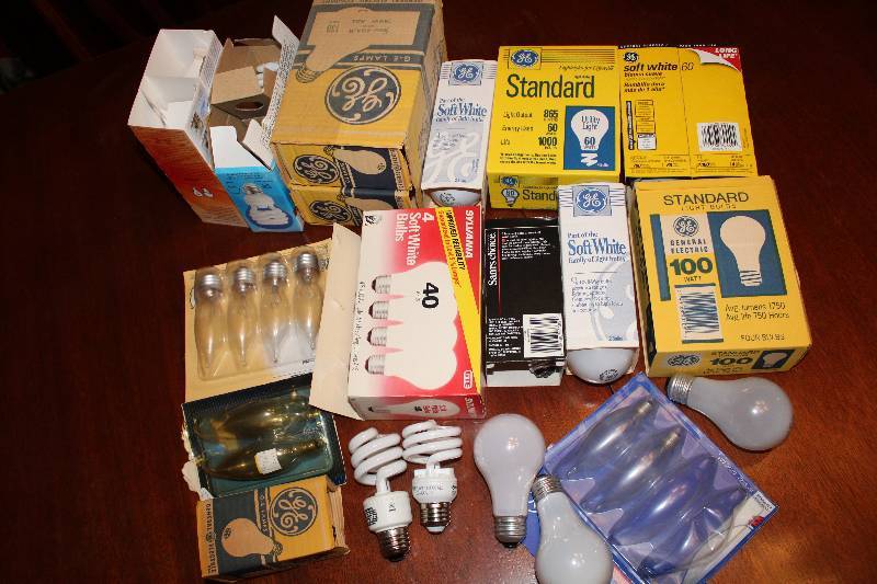 lot 4705 image: Lot of Light Bulbs - See Photo - Dont be in the dark