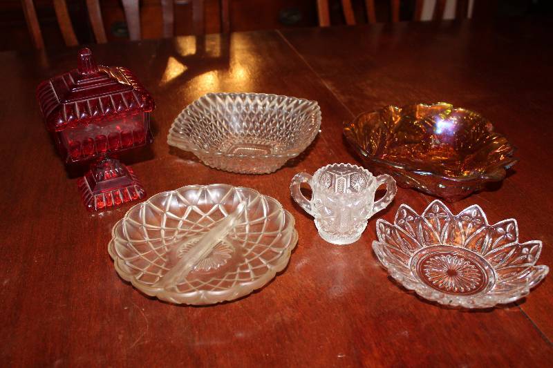 lot 4706 image: Lot of Glassware - Pretty Pieces