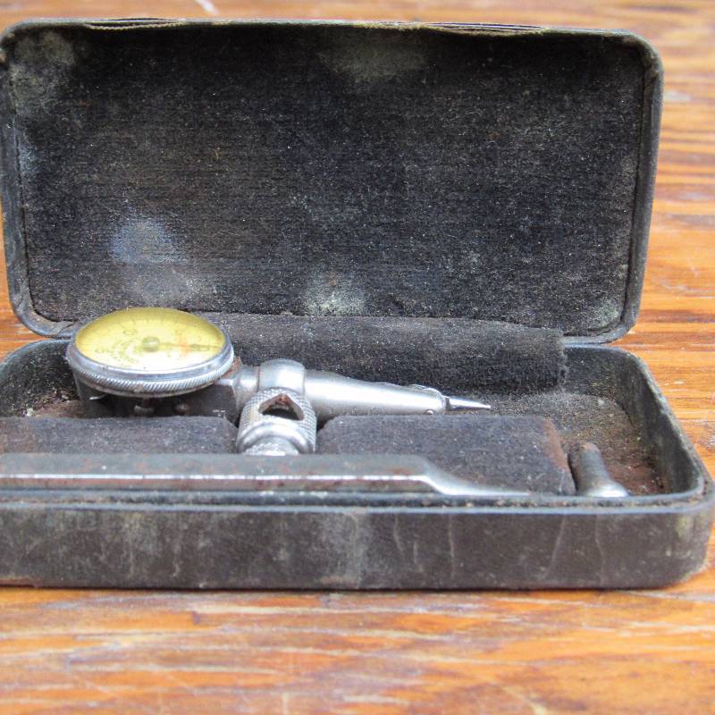 lot 6021 image: Gauge in a Case - Vintage - see photo