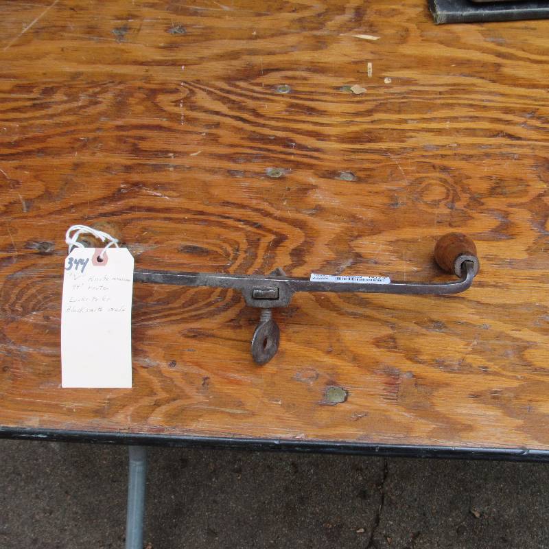 lot 6022 image: V Knife - Tag says 44 degree router Wow