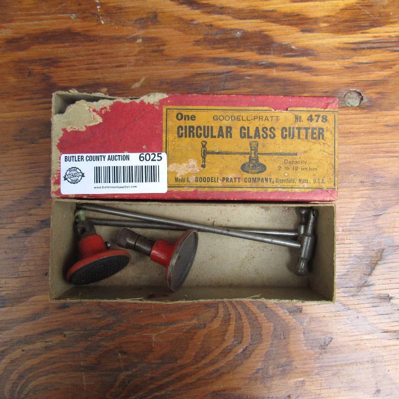 lot 6025 image: Circular Glass Cutter in original box (box is damaged)