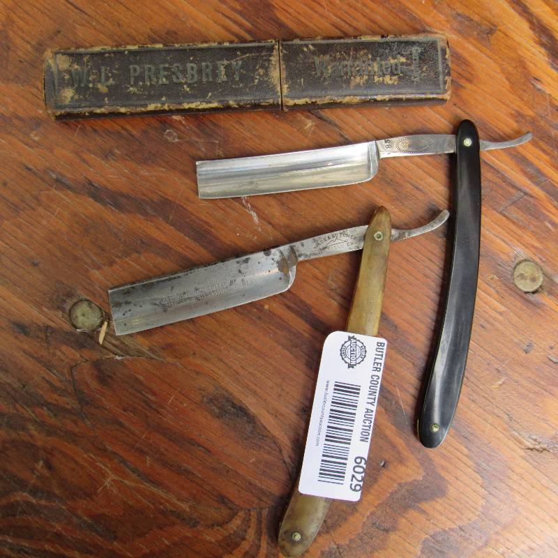 lot 6029 image: Lot of 2 - Straight-Edged Razors One w original case