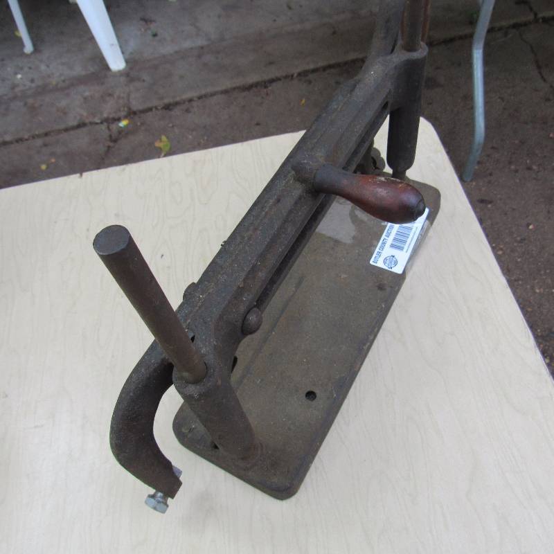 lot 6040 image: Vintage Saw Missing Blade