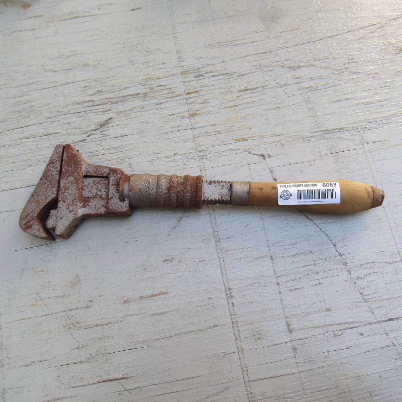 lot 6063 image: Vintage Hand Tool - Specialty Wrench - see photo