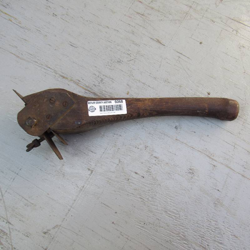 lot 6068 image: Vintage Hand Tool - Scraper w wood handle - WOW