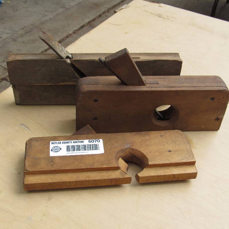 lot 6070 image: Wood Block Angle Scrapers - see photo