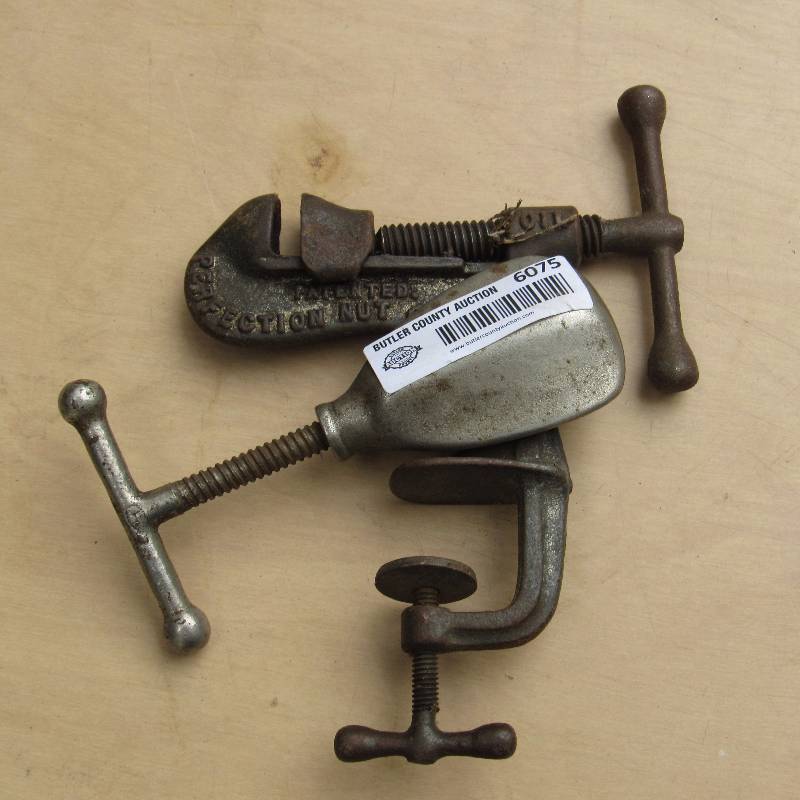 lot 6075 image: Lot of 2 Tools - Nutcrackers - 1 clamps on table - Perfection Nutcracker 710 Model 28 and 1 handheld w no markings