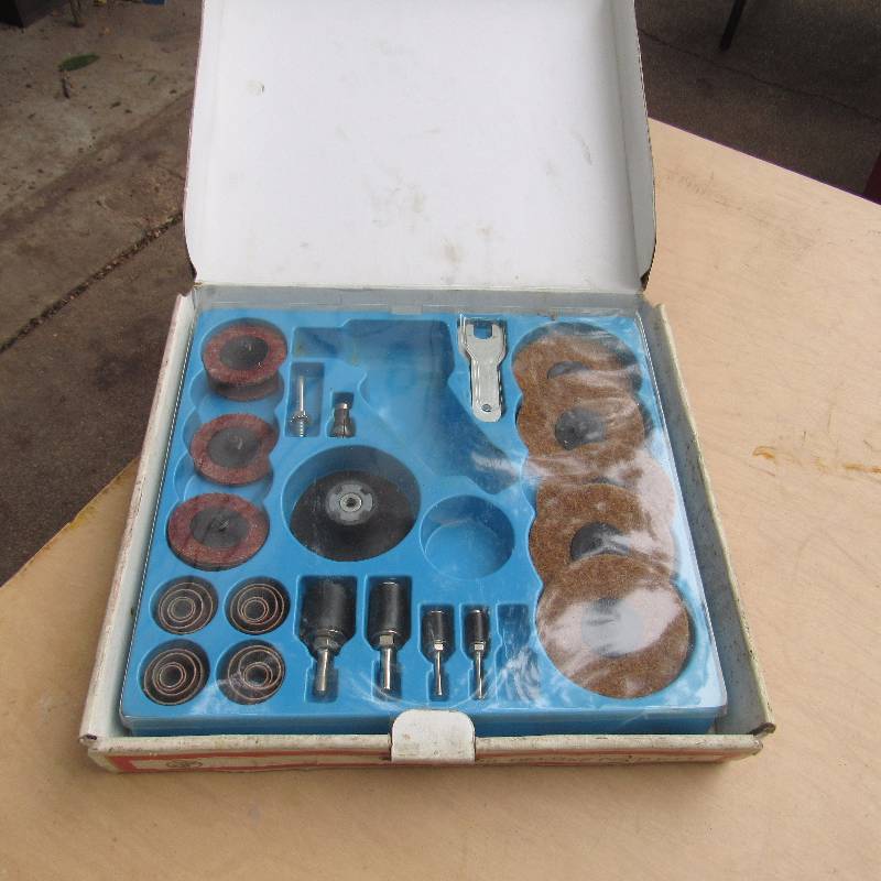 lot 6078 image: Lot of Sanding Drums  and polishing discs - appears to be incomplete