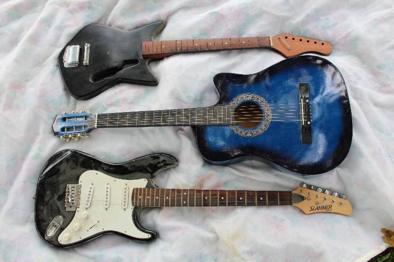 lot 2270 image: Lot of 3 guitars or parts - see photo