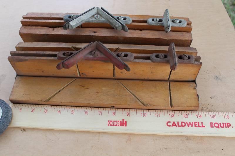 lot 2289 image: Miter Box