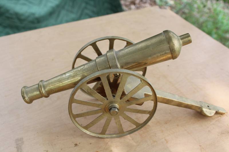 lot 2290 image: Brass Cannon - cool See photos