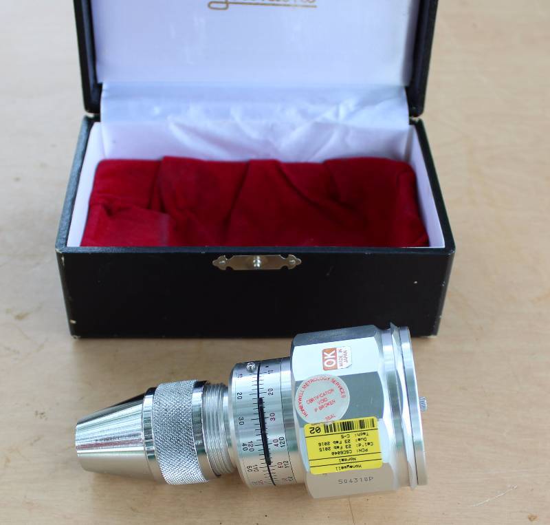 lot 2295 image: Tohnichi Torque Gauge - TOHNICHI - with case  - believed to be M# BTG120Z-S (10120in.oz)