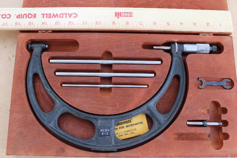 lot 2307 image: Starrett Micrometer No 224, 6-9 w case - Nice but has a couple of pieces missing