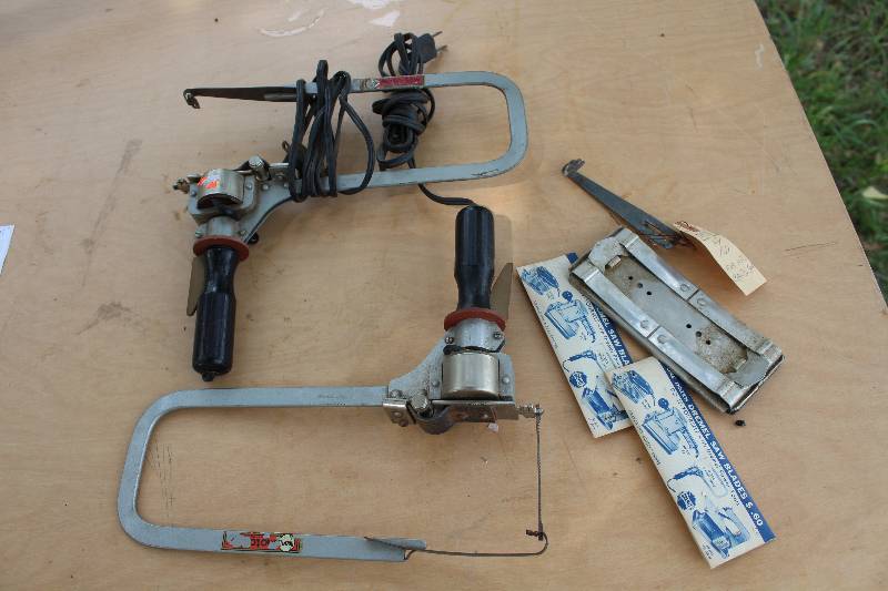lot 2310 image: Lot of 2 Moto Saws