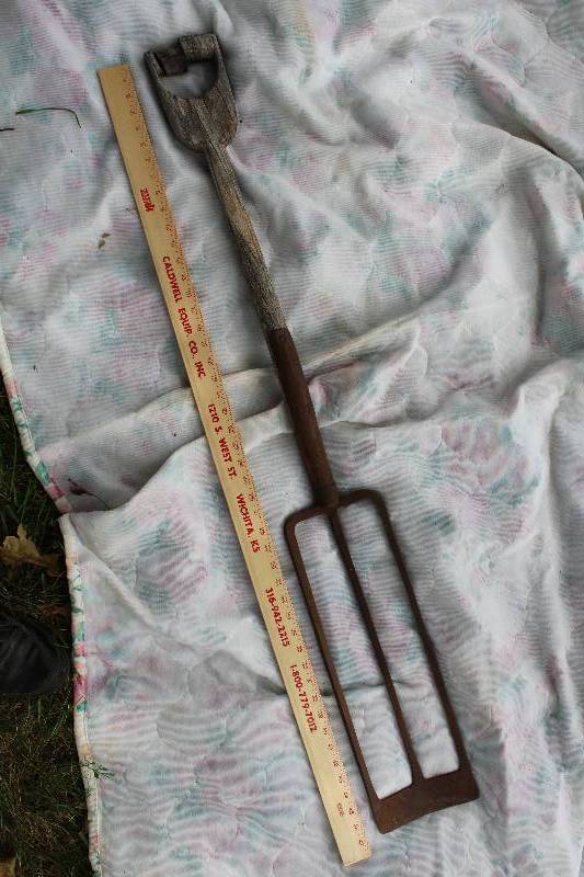 lot 2313 image: Clay Spade - w Wooden Handle - For Trenching