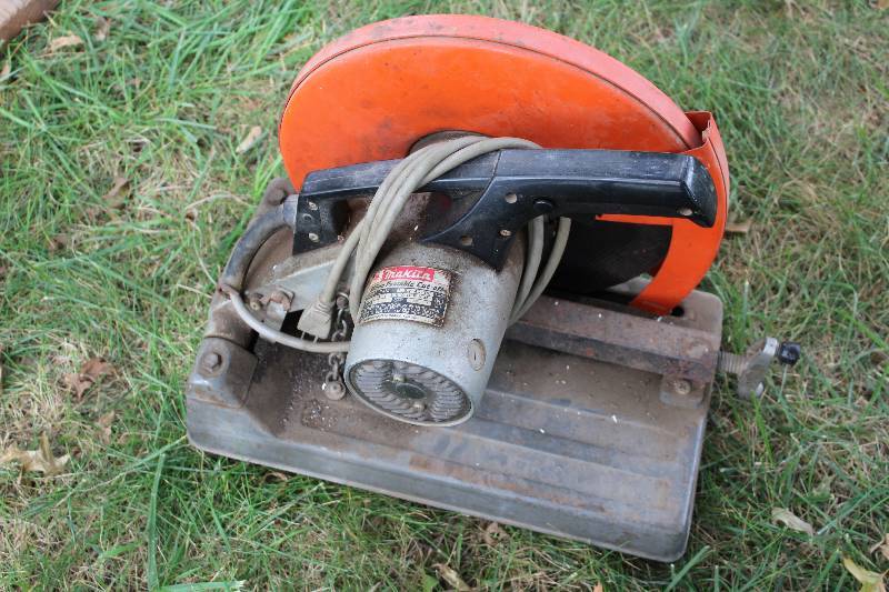 lot 2315 image: Makita Portable Cut-Off Saw - M# 2414