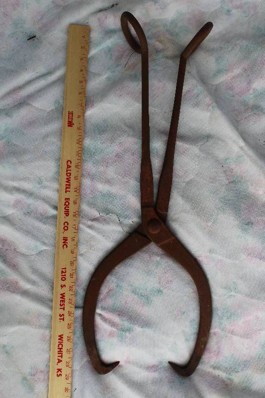 lot 2322 image: Vintage Tool - Ice Block Tongs - wow