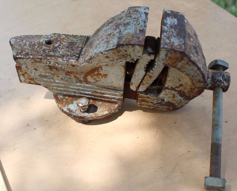 lot 2329 image: Wilton Vise - 3 inch - Chicago 14, USA - works